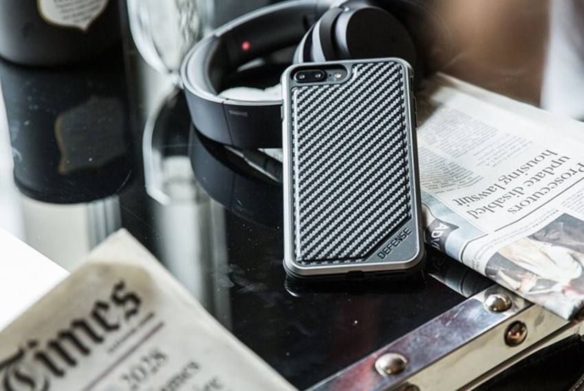 Противоударный чехол накладка X-Doria Defence Lux для iPhone 8 Plus Черный Карбон