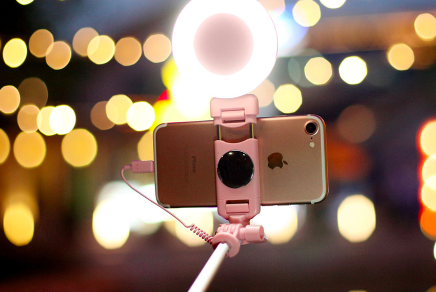 Монопод для селфи с подсветкой Rock Selfie Stick Wire & Light Розовый