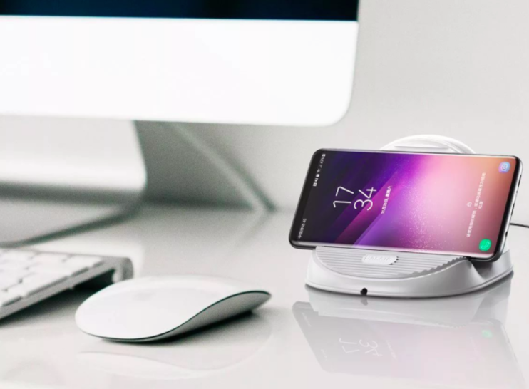 Беспроводная зарядка для телефона Baseus Silicone Horizontal Desktop Wireless Charger Белая