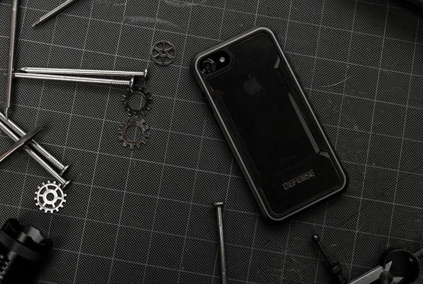 Противоударный чехол накладка X-Doria Defense Shield для iPhone 8 Черный